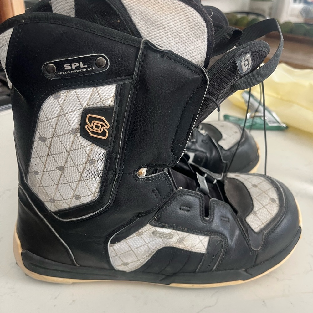 Salomon Mens 10 Snowboard Boots